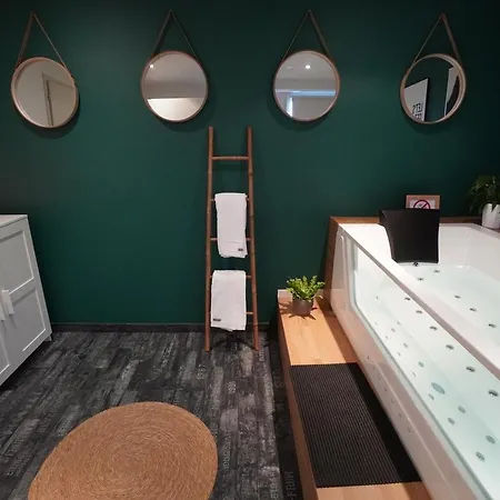 The Garden & Serenity アパート *