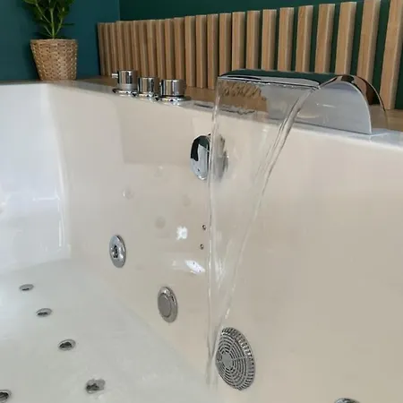 The Garden & Serenity アパート